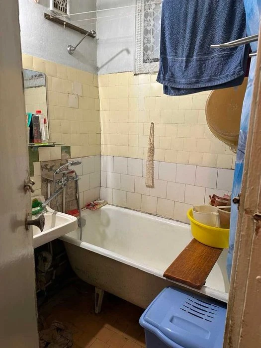 Selling a real 2-bedroom apartment in New Houses, 3 minutes from the Dvor metro station.