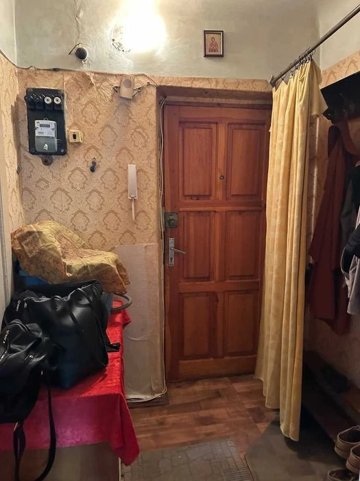 Selling a real 2-bedroom apartment in New Houses, 3 minutes from the Dvor metro station.