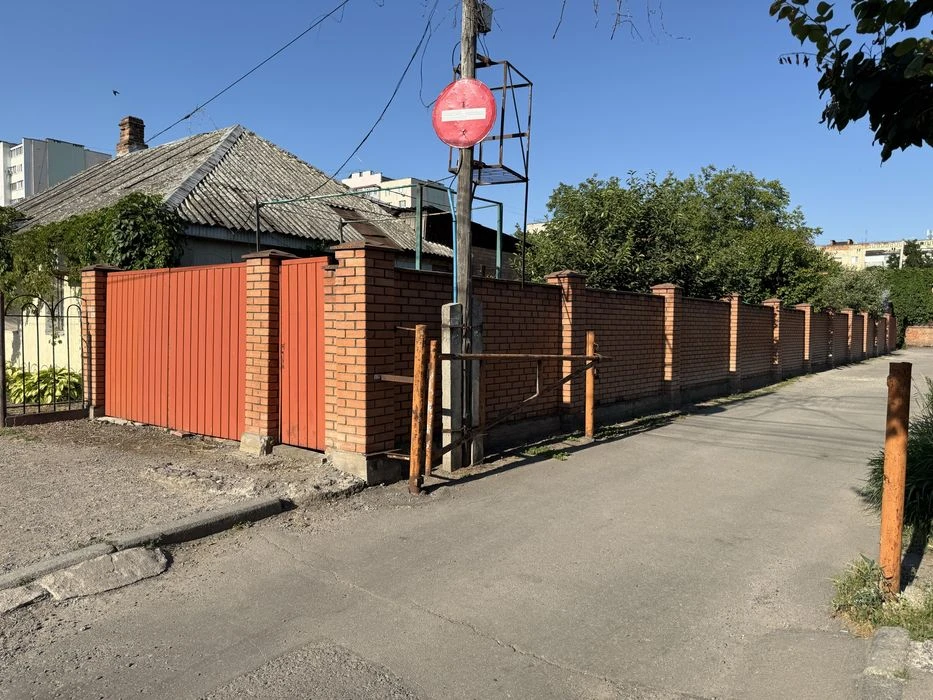 Продам земельну ділянку 9 соток в районі Центрального Ринку.