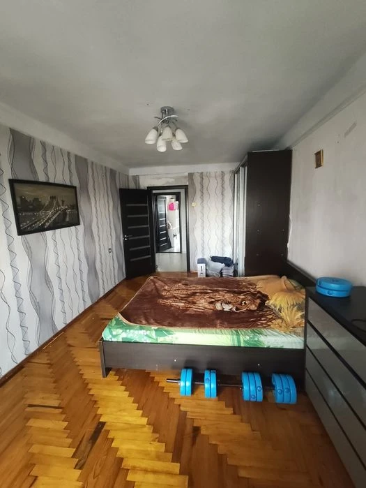 Продам 3х комнатную в центре Хортицкого р-на, ост. Школа. ТО