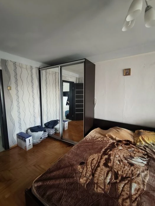 Продам 3х комнатную в центре Хортицкого р-на, ост. Школа. ТО