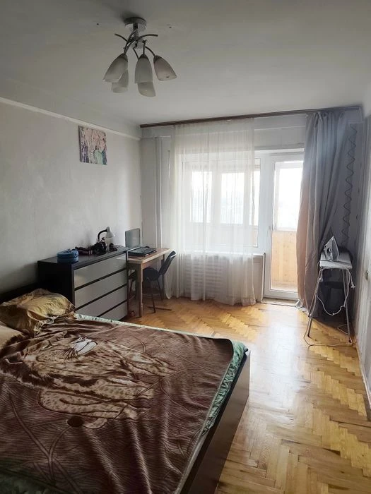 Продам 3х комнатную в центре Хортицкого р-на, ост. Школа. ТО