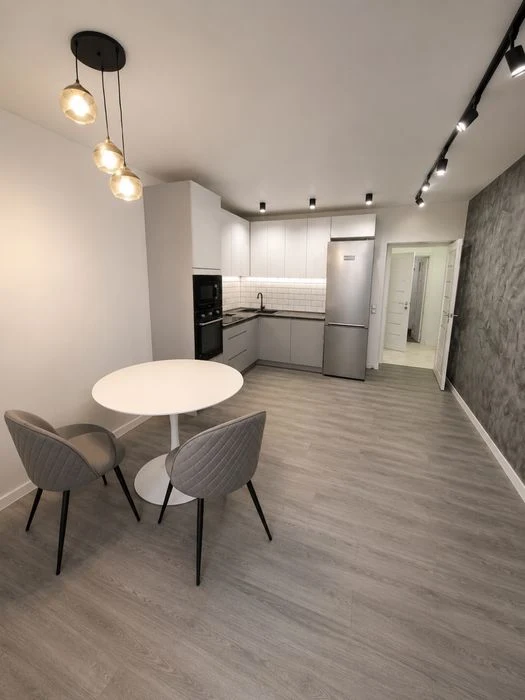 European-style two-room apartment 48 m² with designer renovation | Double-sided |