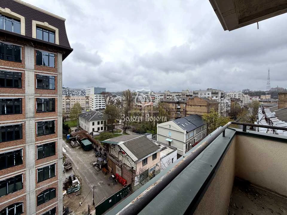 Apartment. Kyiv, Shchekavytska St.