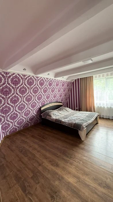 Затишний будинок з виходом до озера! Є тепла підлога, меблі