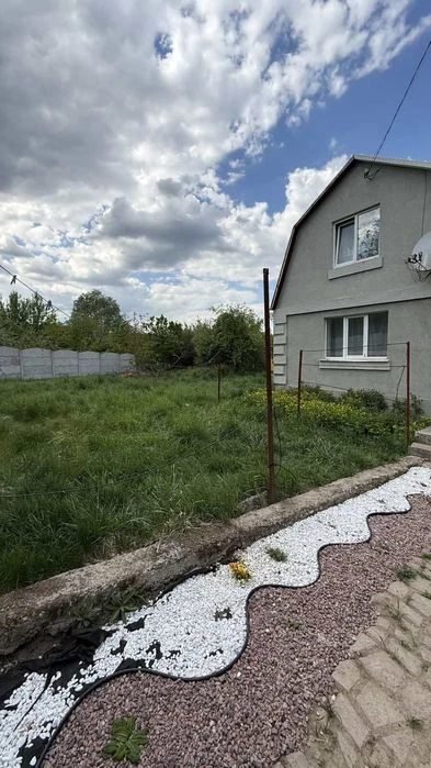 Затишний будинок з виходом до озера! Є тепла підлога, меблі