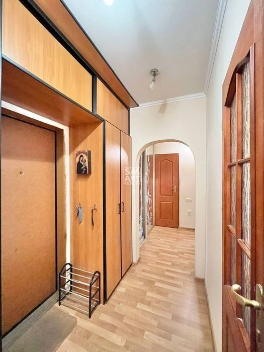 WITHOUT% 2-room apartment for sale, Revutskoho St. 21