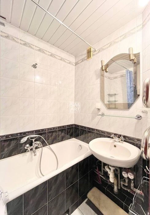 WITHOUT% 2-room apartment for sale, Revutskoho St. 21