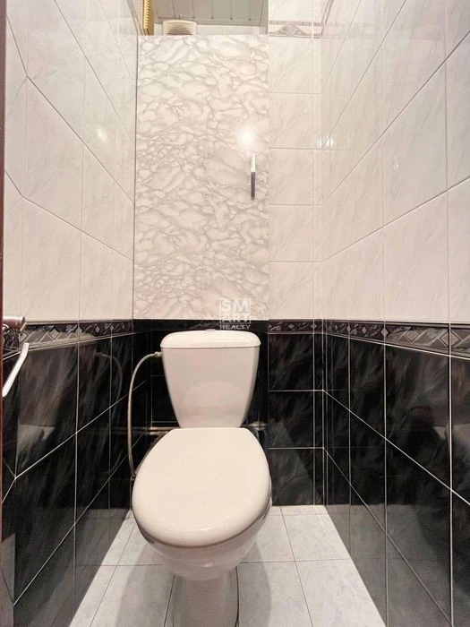 WITHOUT% 2-room apartment for sale, Revutskoho St. 21