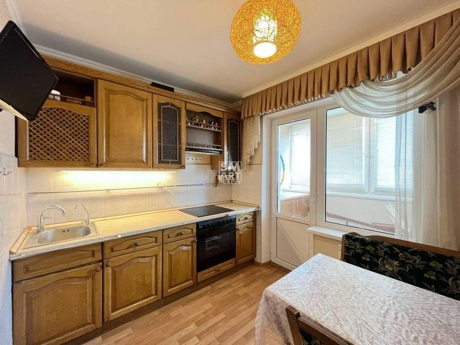 WITHOUT% 2-room apartment for sale, Revutskoho St. 21