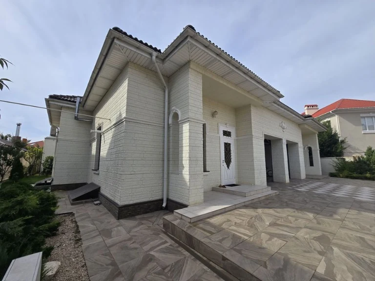 House for sale, 10 acres, 300m², pool