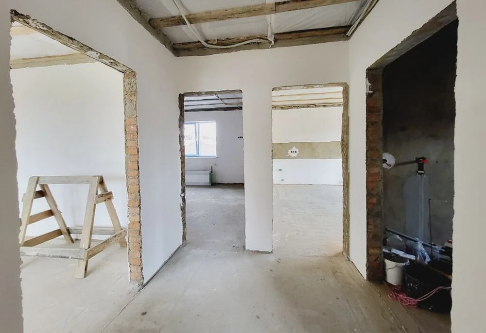 For sale One-story house Old town 5 acres in the city