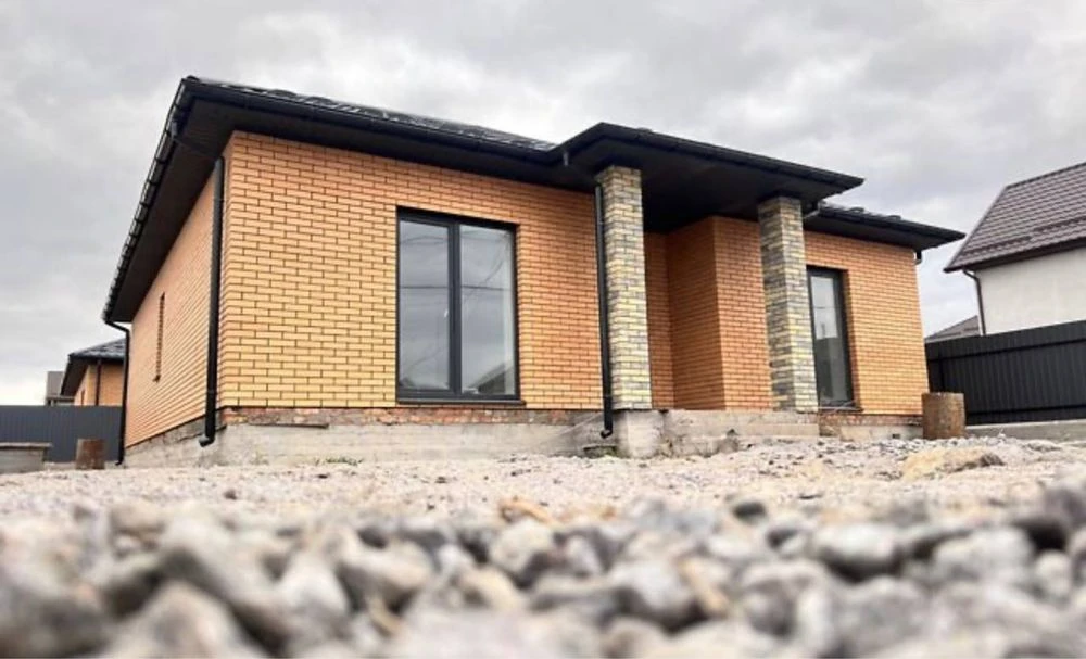 For sale One-story house Old town 5 acres in the city