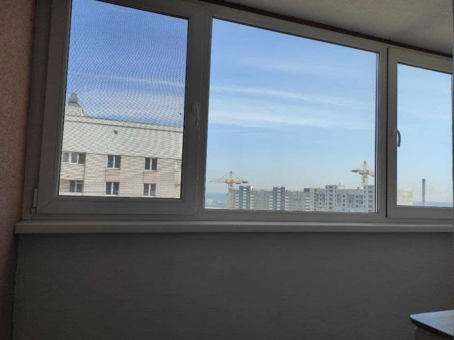 I will sell a 1-room apartment in Poznyaki! S. Krushelnytskoy St. 15, there is