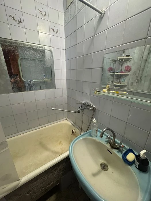 Продаж 3-кімнатної квартири на вул. Миколайчука