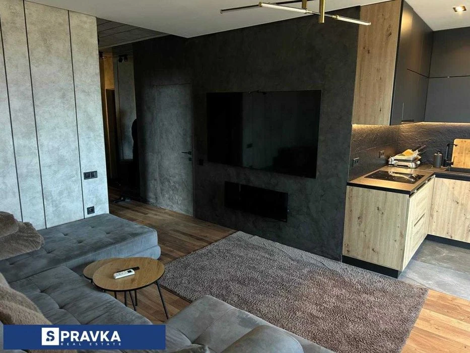 Авторский ремонт! Укомплектованная 2к. кв. в охраняемом ЖК.