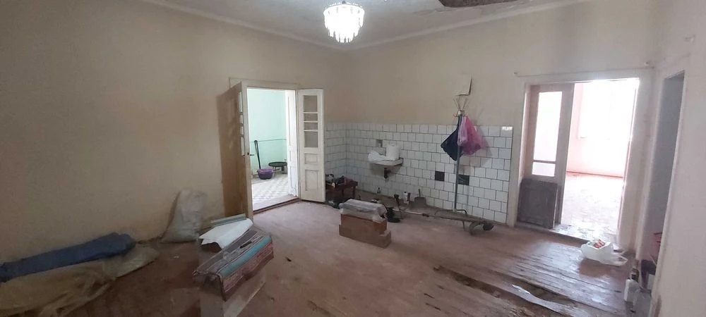 Будинок на етапі реконструкції під американку