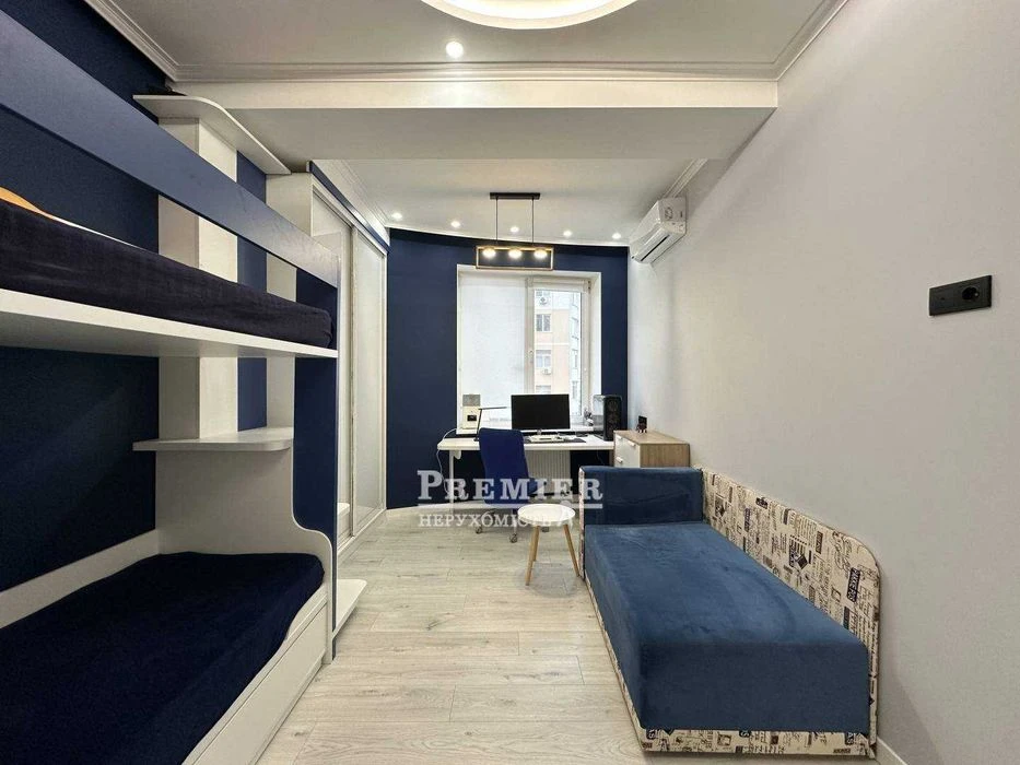 3 комнатная квартира Новый ЖК ремонт возле парка Победы