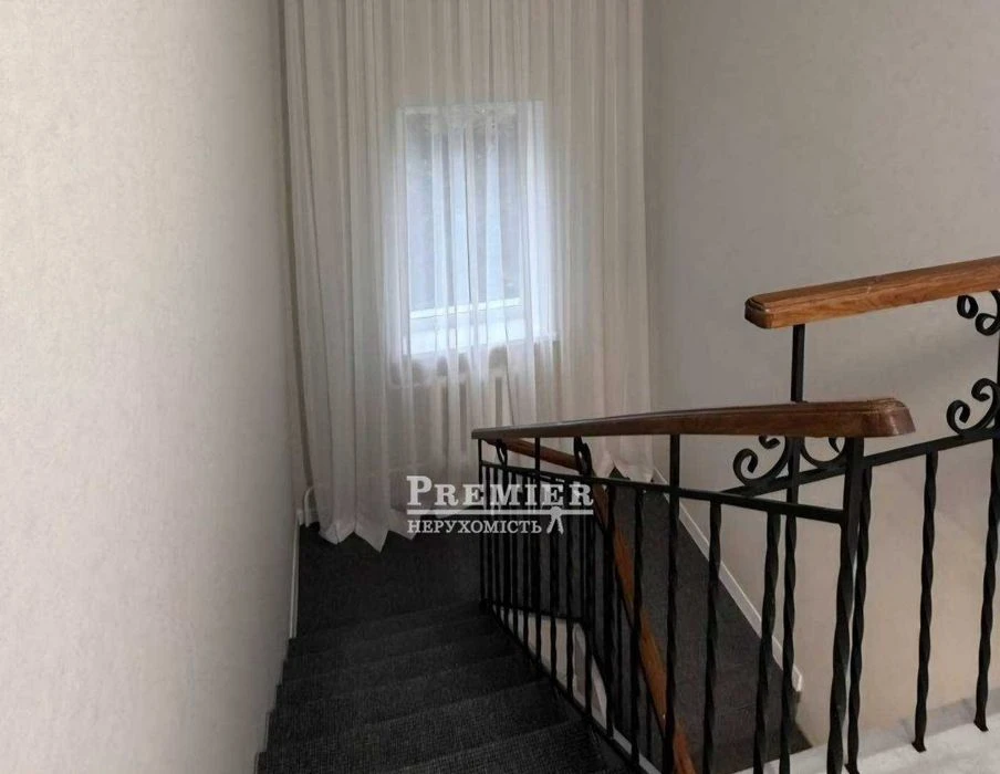 Продам 2-этажный дом в Одессе.