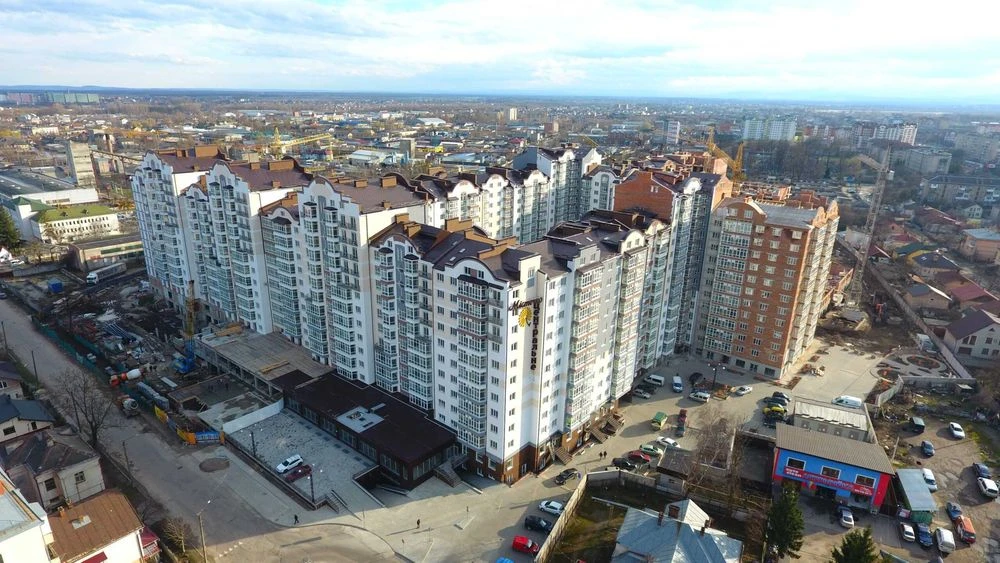ЗДАН, 2-комннатную картиру в р-н Центр, Бандеры-Высочана
