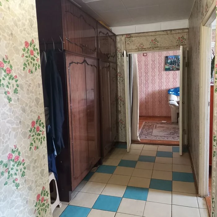 СОБСТВЕННИК!!  ПРОДАМ 3х комн. Квартиру в Хортицком районе.