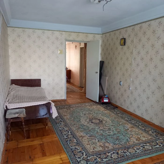 СОБСТВЕННИК!!  ПРОДАМ 3х комн. Квартиру в Хортицком районе.