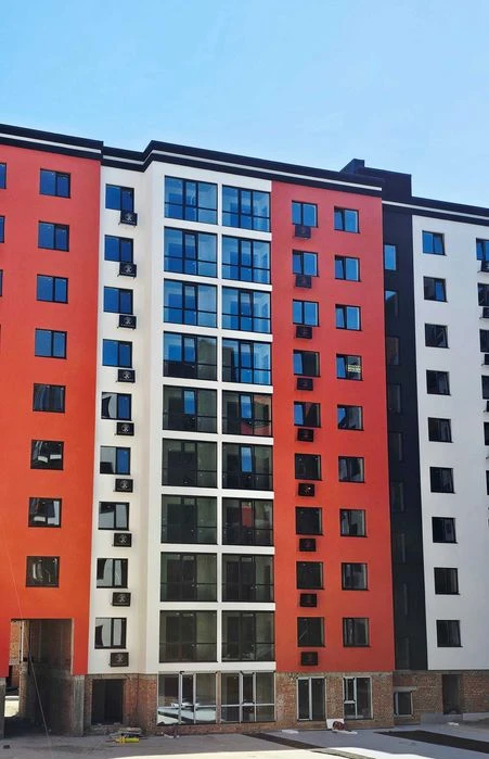 Продаж 1-кімнатної квартири на 2-му житловому поверсі, центр