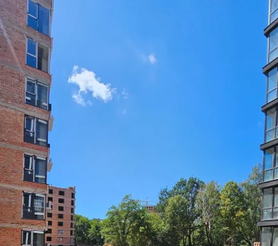 Продаж 1-кімнатної квартири на 2-му житловому поверсі, центр