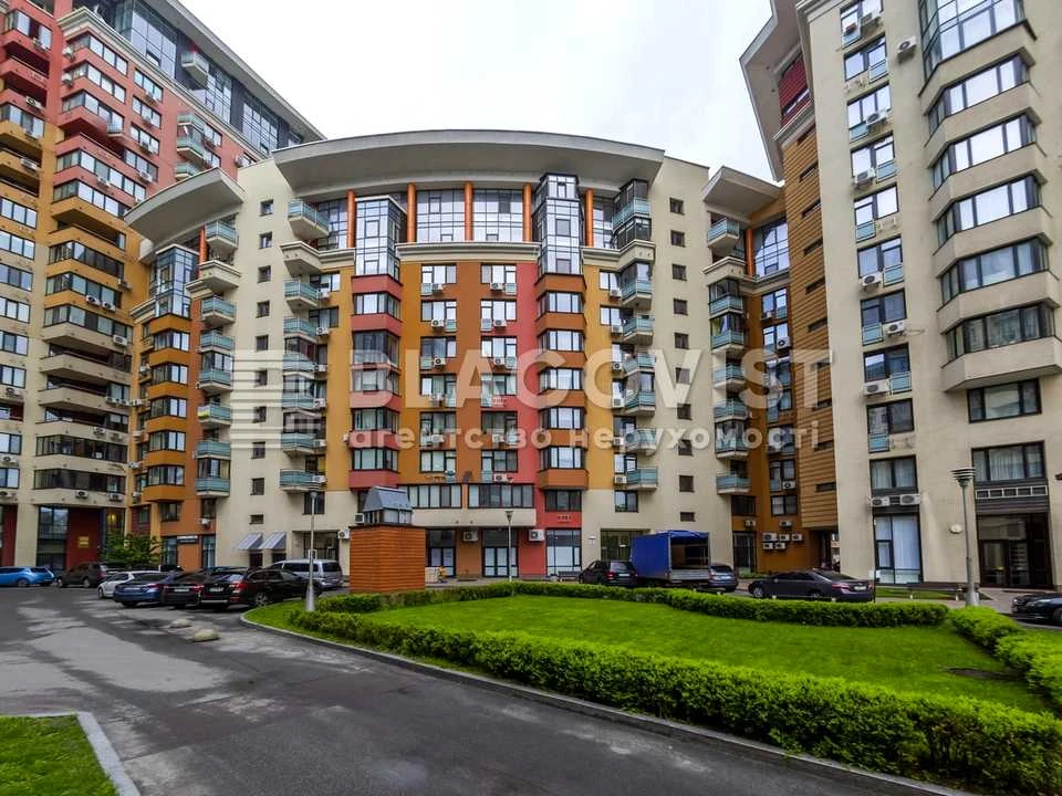 Apartment. Kyiv, Yuliya Zdanovskaya St. (Lomonosova)