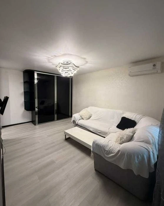 STALIN%KA! RC! Beketova! 1 min Selling 2-room apartment 75 m2 with a large balcony