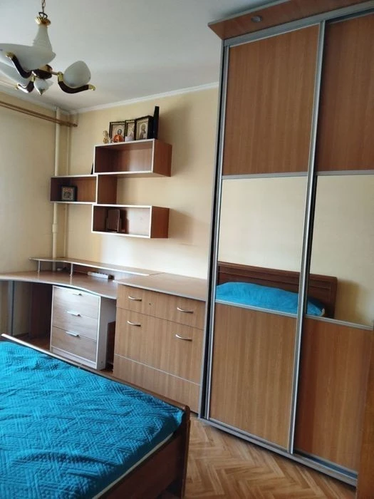 Three-room apartment on Roman Shukhevych Avenue 4 from the owner