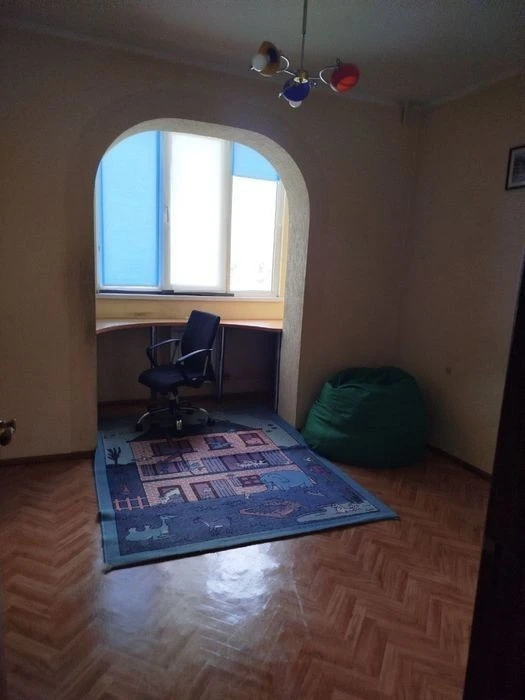 Three-room apartment on Roman Shukhevych Avenue 4 from the owner