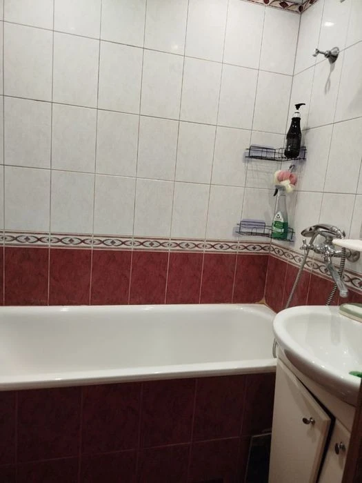 Three-room apartment on Roman Shukhevych Avenue 4 from the owner