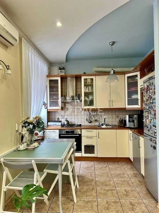 3-room apartment for sale, Yevhena Hutsala Lane, 3, Pecherska metro station, La