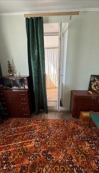 For sale 3-room apartment in Severnaya Saltovka, ul. Metrostroiteley 27