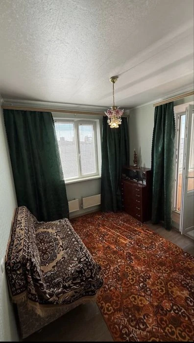 For sale 3-room apartment in Severnaya Saltovka, ul. Metrostroiteley 27