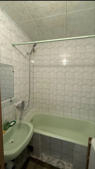 For sale 3-room apartment in Severnaya Saltovka, ul. Metrostroiteley 27