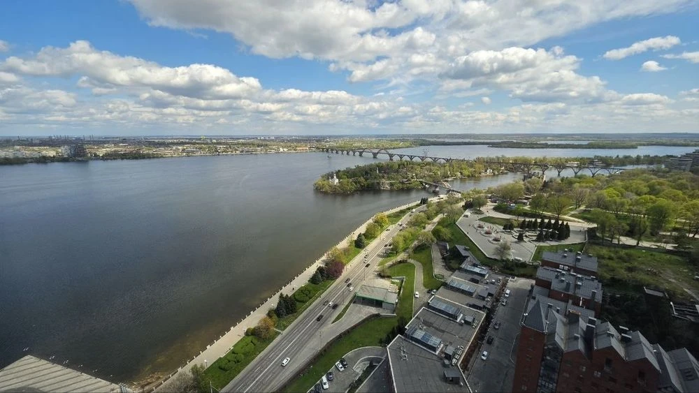 Sale of 3.k. Mayak residential complex (EXCLUSIVE, KEYS)
