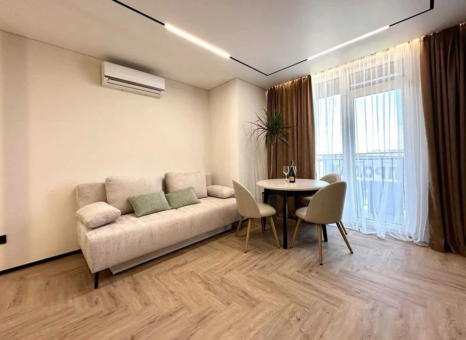 Stylish 1-room apartment + kitchen-living room in the Family Plaza residential complex!