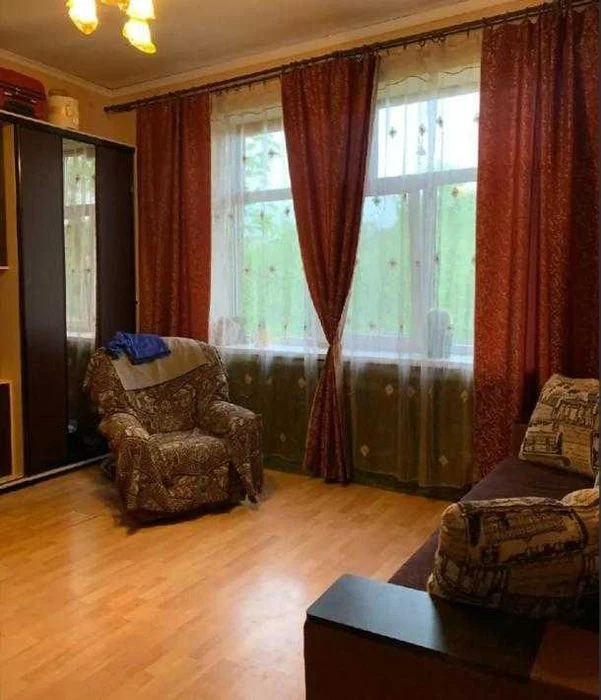 Selling a 2-room apartment in the center of Kharkov.