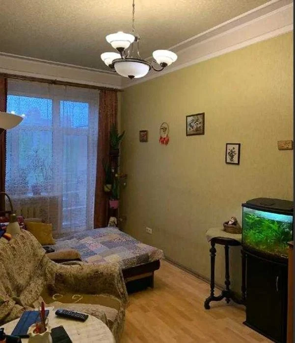Selling a 2-room apartment in the center of Kharkov.
