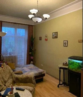 Selling a 2-room apartment in the center of Kharkov.