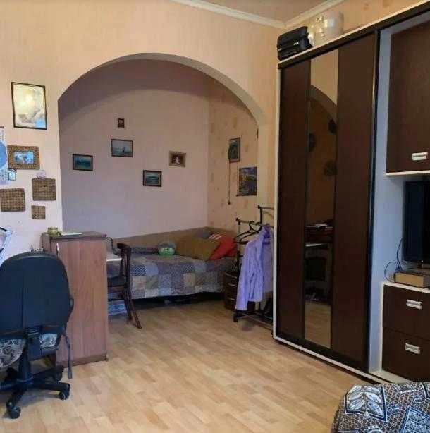 Selling a 2-room apartment in the center of Kharkov.