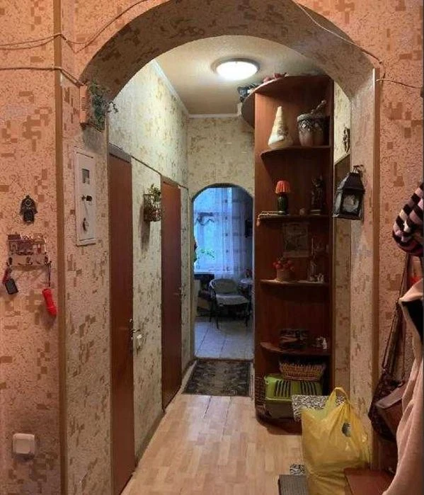 Selling a 2-room apartment in the center of Kharkov.