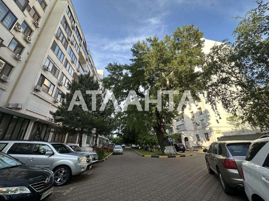 Двухкомнатная квартира с кухней студией на Французском буль