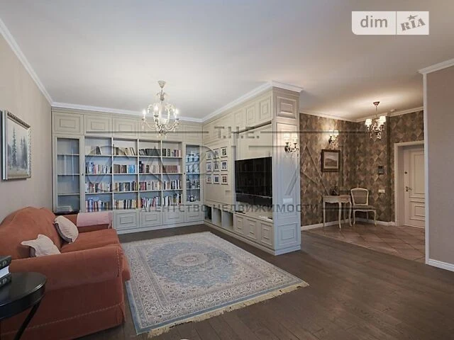 Sale of 3-room apartment 120 sq. m on Andriy Verkhoglyada St. 1-20A