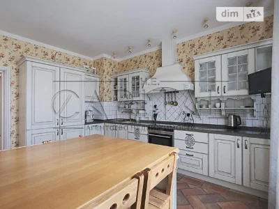 Sale of 3-room apartment 120 sq. m on Andriy Verkhoglyada St. 1-20A