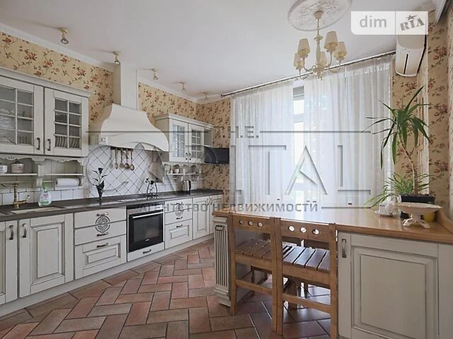 Sale of 3-room apartment 120 sq. m on Andriy Verkhoglyada St. 1-20A