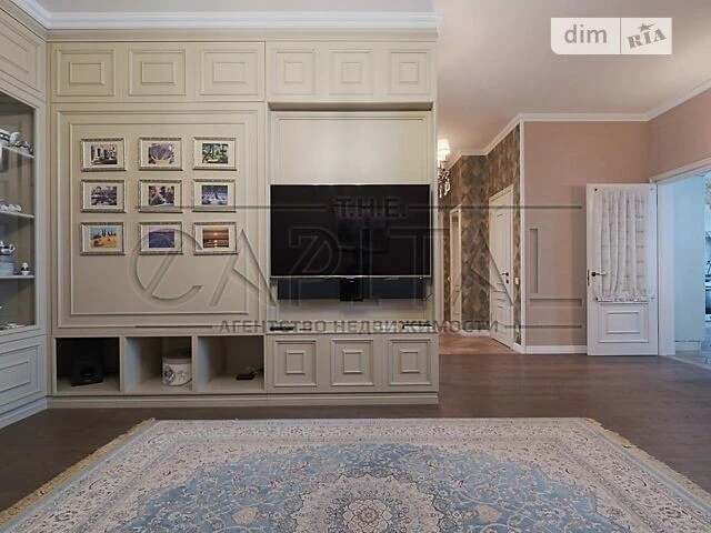 Sale of 3-room apartment 120 sq. m on Andriy Verkhoglyada St. 1-20A