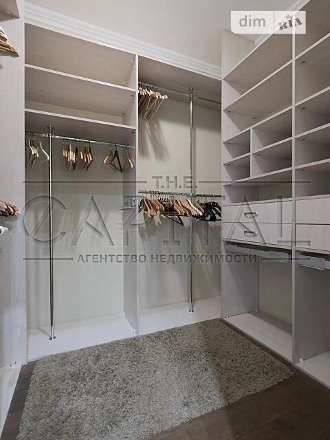 Sale of 3-room apartment 120 sq. m on Andriy Verkhoglyada St. 1-20A